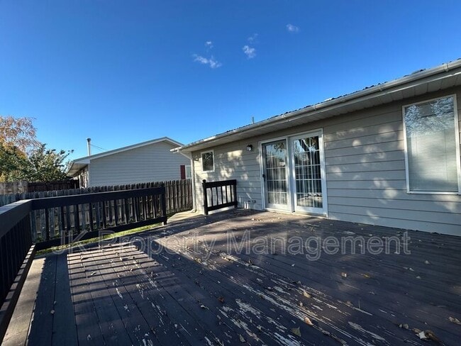 Building Photo - 608 Swan Ct