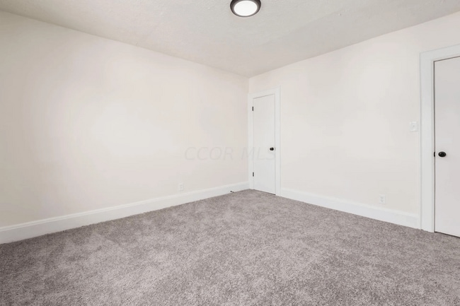 Building Photo - 975-977 Miller Ave