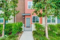 Building Photo - Stylish 3Bdm 4Ba Townhome in Escondido!