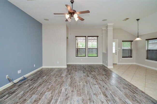 Building Photo - 4006 Autumn Pines Trail