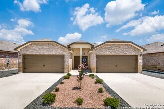 Building Photo - Luxury Duplex in Seguin with 3-bed, 2-bath...