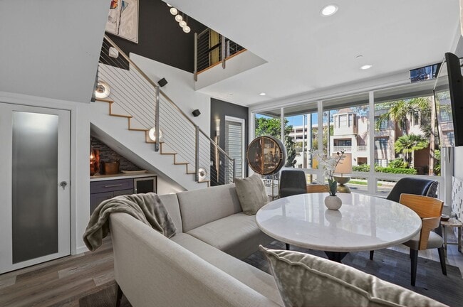 Building Photo - Furnished 2 bedroom