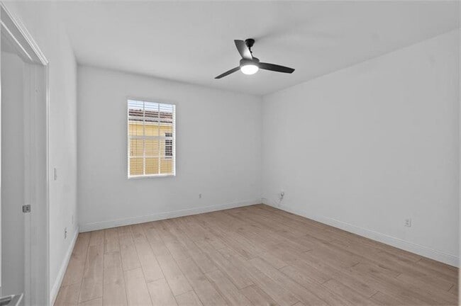Building Photo - 1102 NW 40th Way