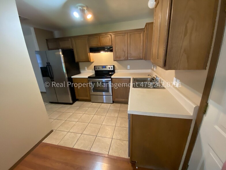 Building Photo - 1001 Trenton Dr
