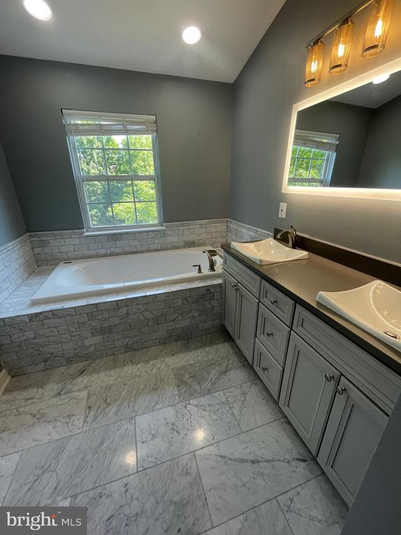 Building Photo - 5900 Trumpet Sound Ct