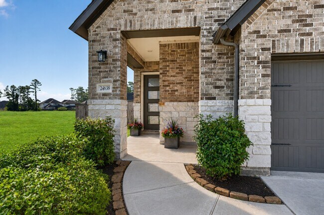 Building Photo - 24638 Carleton Lake Ln