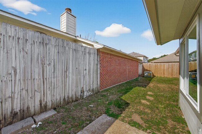 Building Photo - 6619 Misty Dale Dr