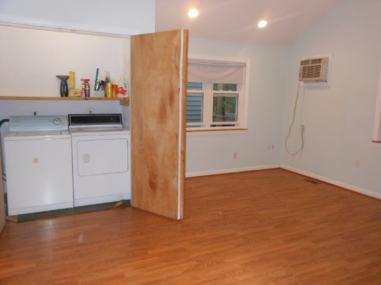Building Photo - 14 Lyman Rd