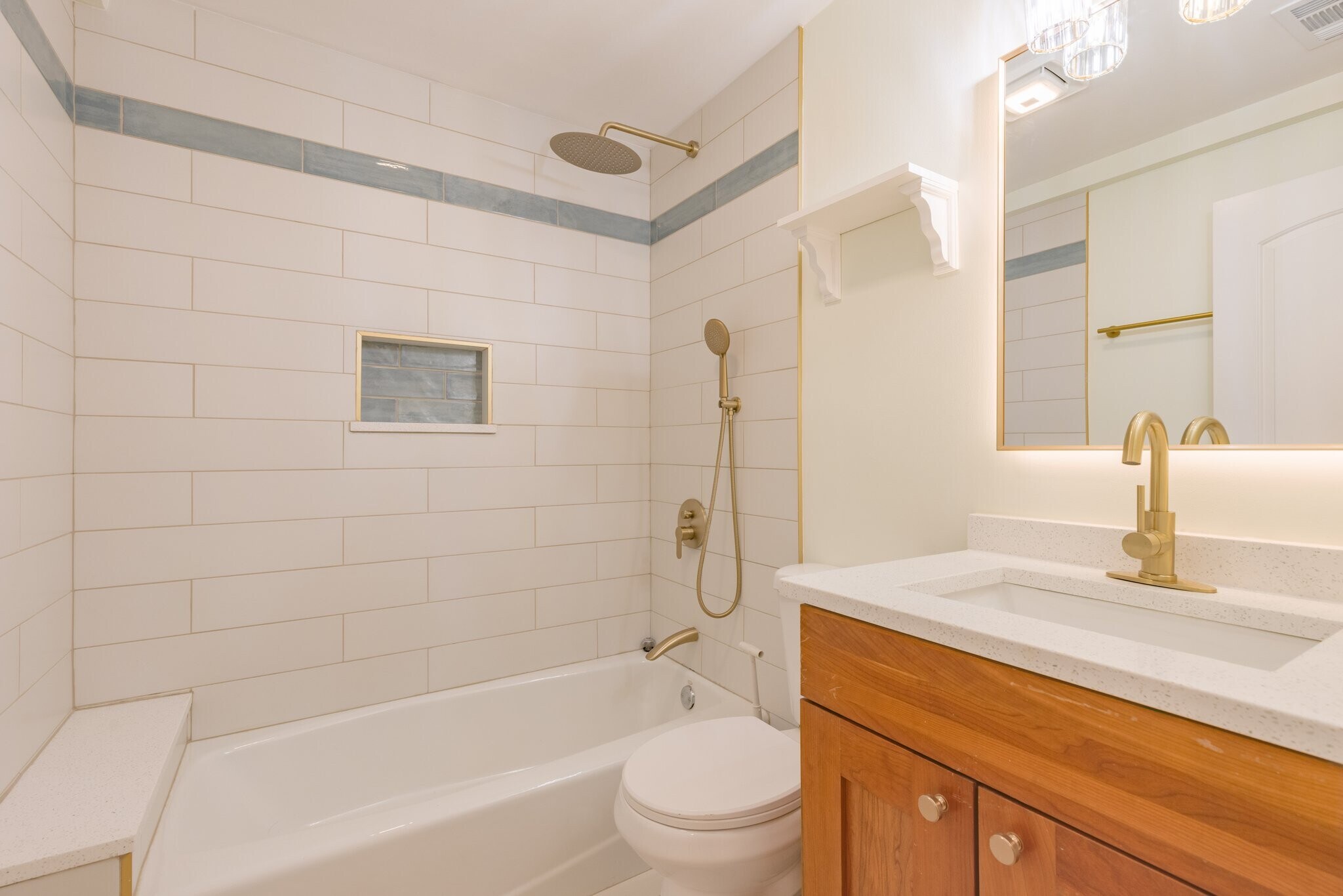 Building Photo - 4458 S Greenwood Ave