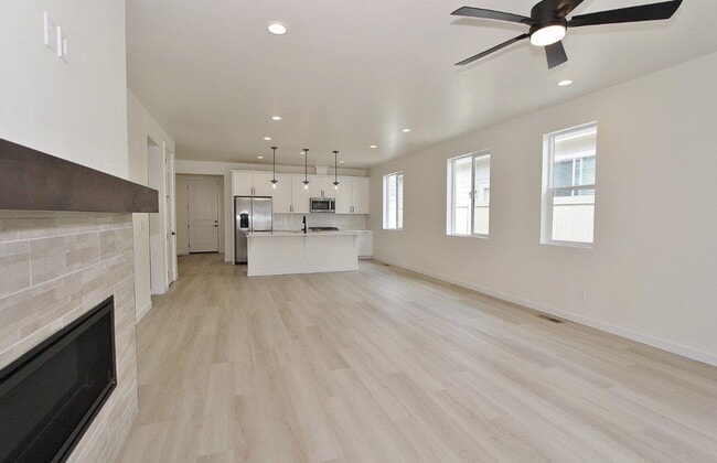 Building Photo - Immaculate Single-Level Home in Hope Springs