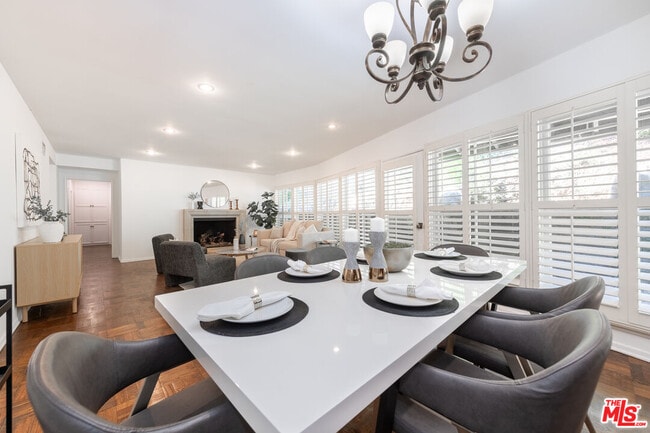 Building Photo - 2559 Hutton Dr