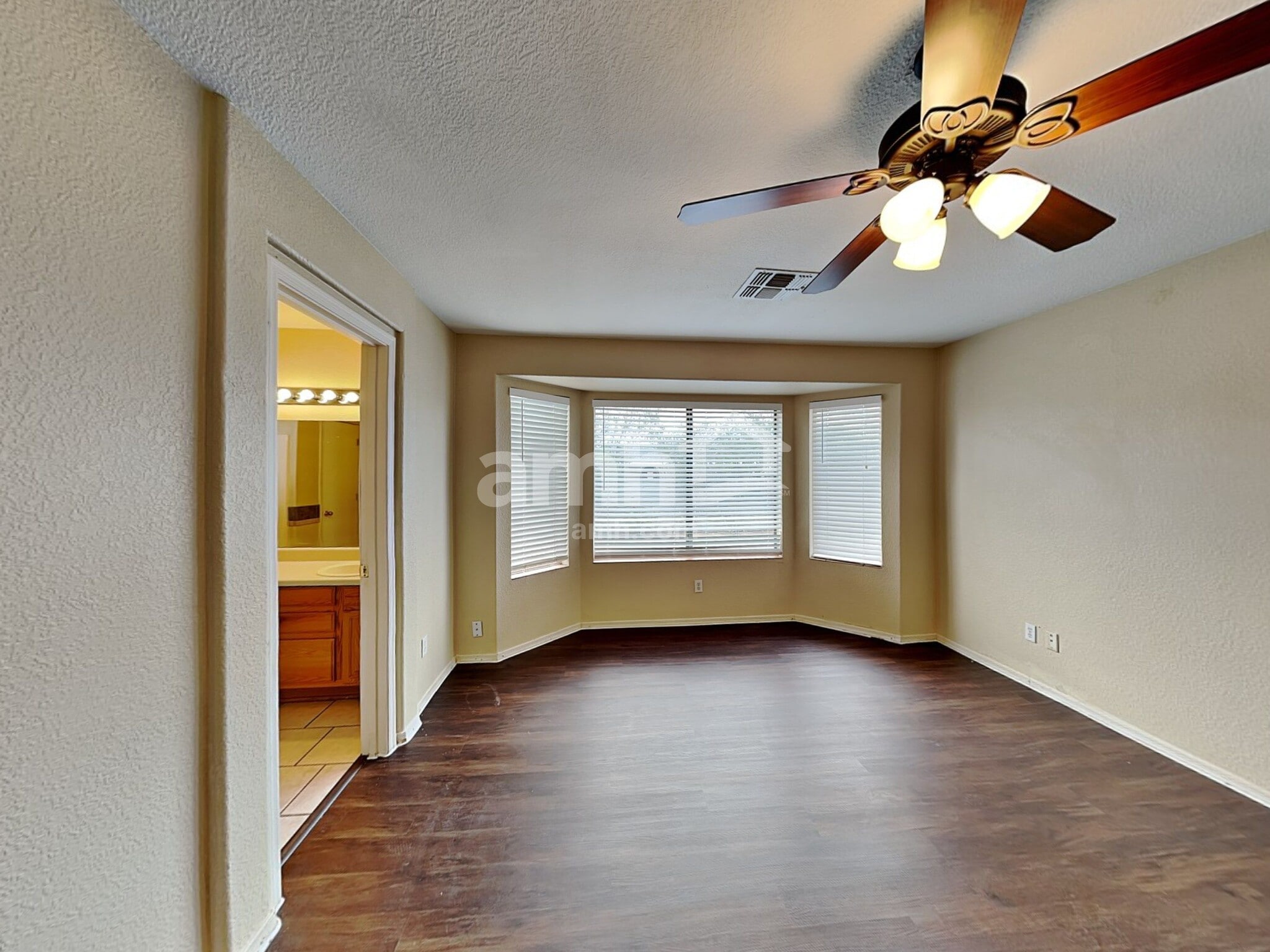 Building Photo - 1566 W Breakwell St