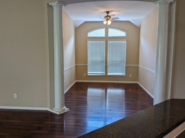 Building Photo - 10430 Lyndon Meadows Dr