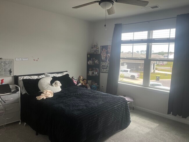 Building Photo - Eagle Creek