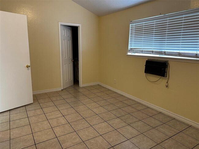 Building Photo - 13015 Tregarnon Dr