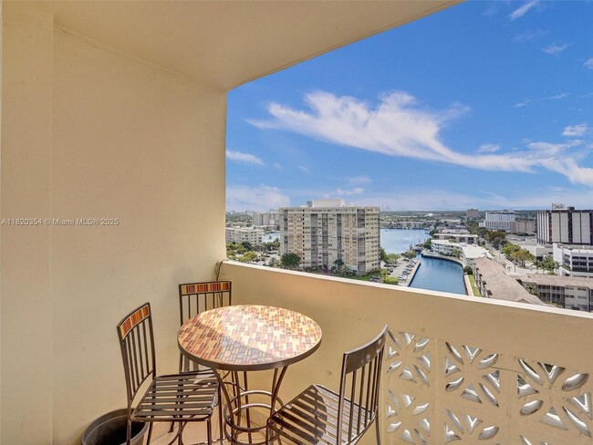 Building Photo - 1833 S Ocean Dr