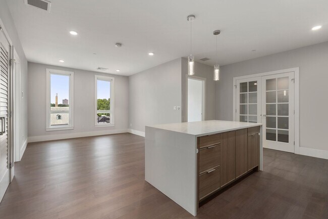 Building Photo - Jamaica Plain spacious studio w/ central a...