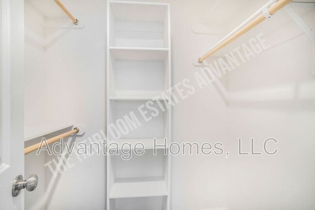 Building Photo - 337 N 5th Terrace