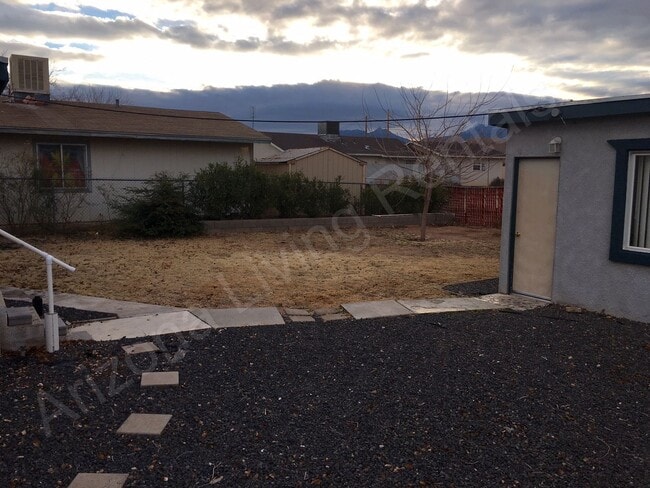 Building Photo - COZY TWO BEDROOM HOME