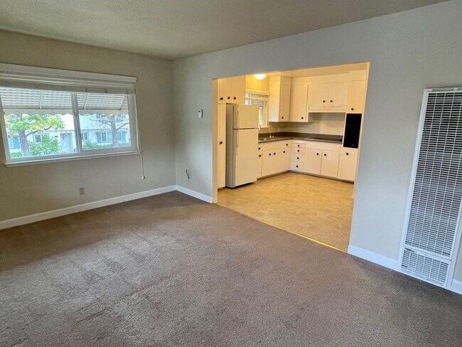 Building Photo - Must see to appreciate 1 Bedroom 1 Bath up...