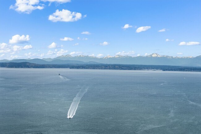 Building Photo - Luxury 2 Bed 1.75 Bath Furnished Downtown Seattle Condo with Stunning Views