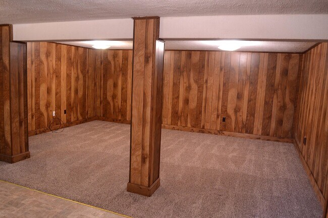 Building Photo - 279 Poe Dr