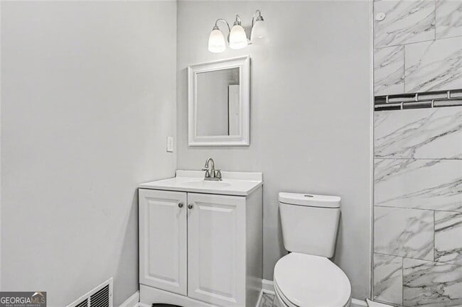 Building Photo - 2952 N Dekalb Dr