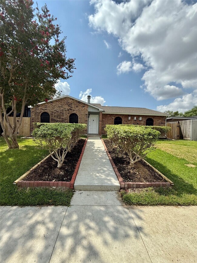Primary Photo - 14650 Lourdes Dr