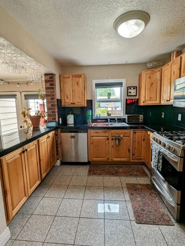 Building Photo - 908 Wolff St