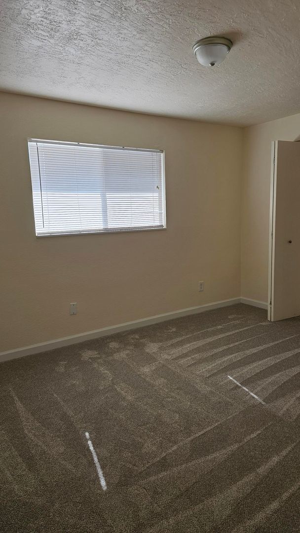 Building Photo - Iowa Triplex