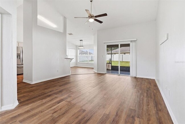 Building Photo - 896 Princeton Dr
