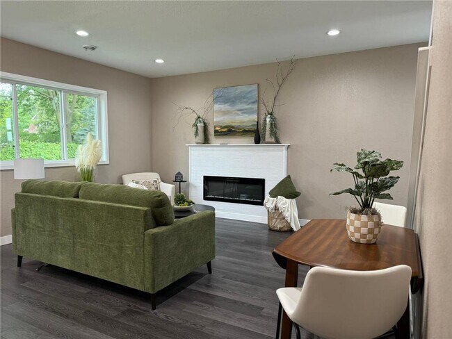 Building Photo - 115 Renet Path