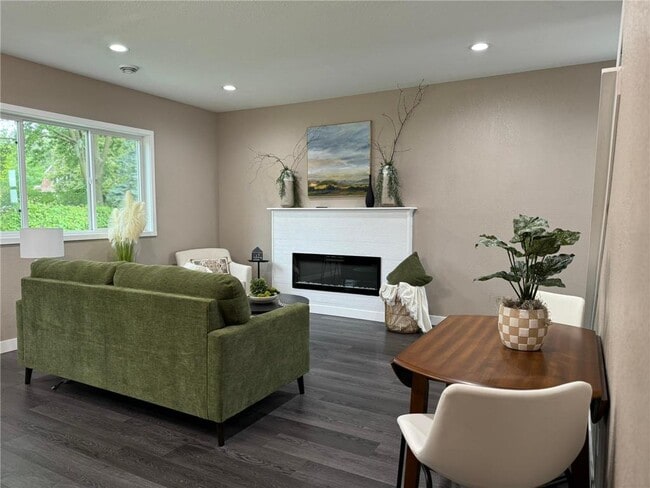 Building Photo - 116 Renet Path