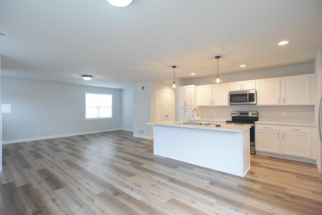 Building Photo - 2833 Endive Dr