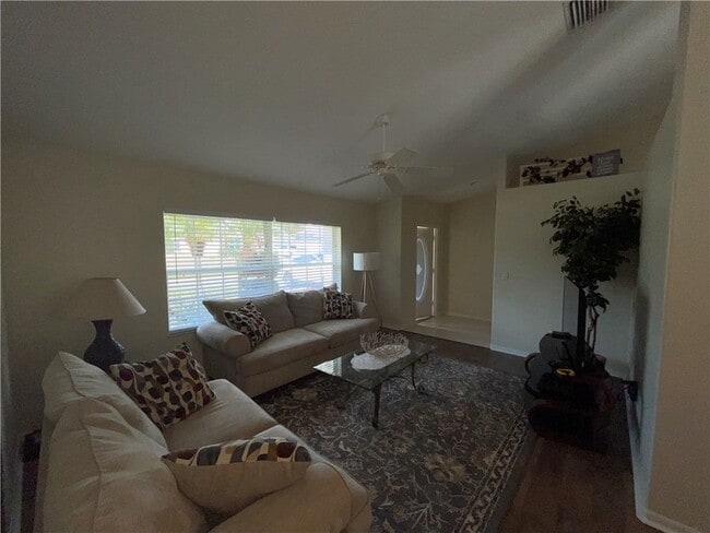 Building Photo - 962 Montrose Ave