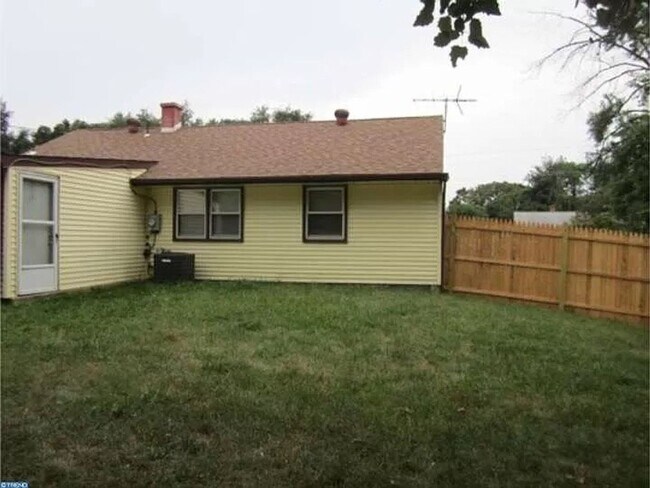 Building Photo - 3 Bed Home for Rent