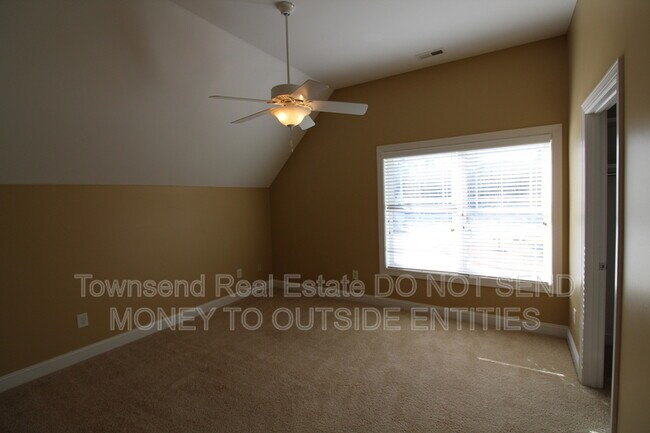 Building Photo - 2210 Westdale Dr