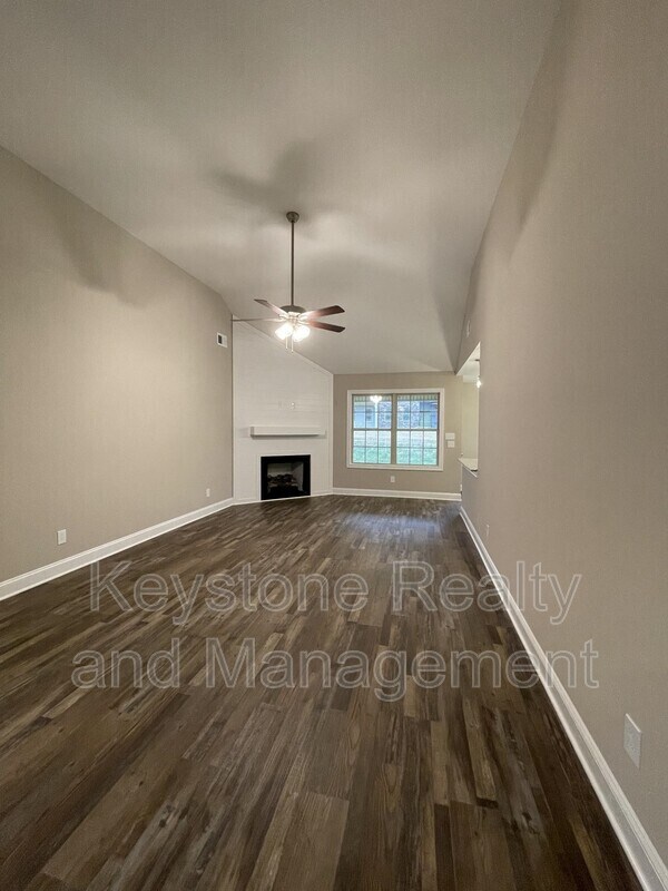 Building Photo - 812 Lillian Grace Dr