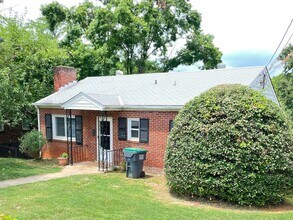 Building Photo - Three Bedroom House Available Near Downtown and Rt 250