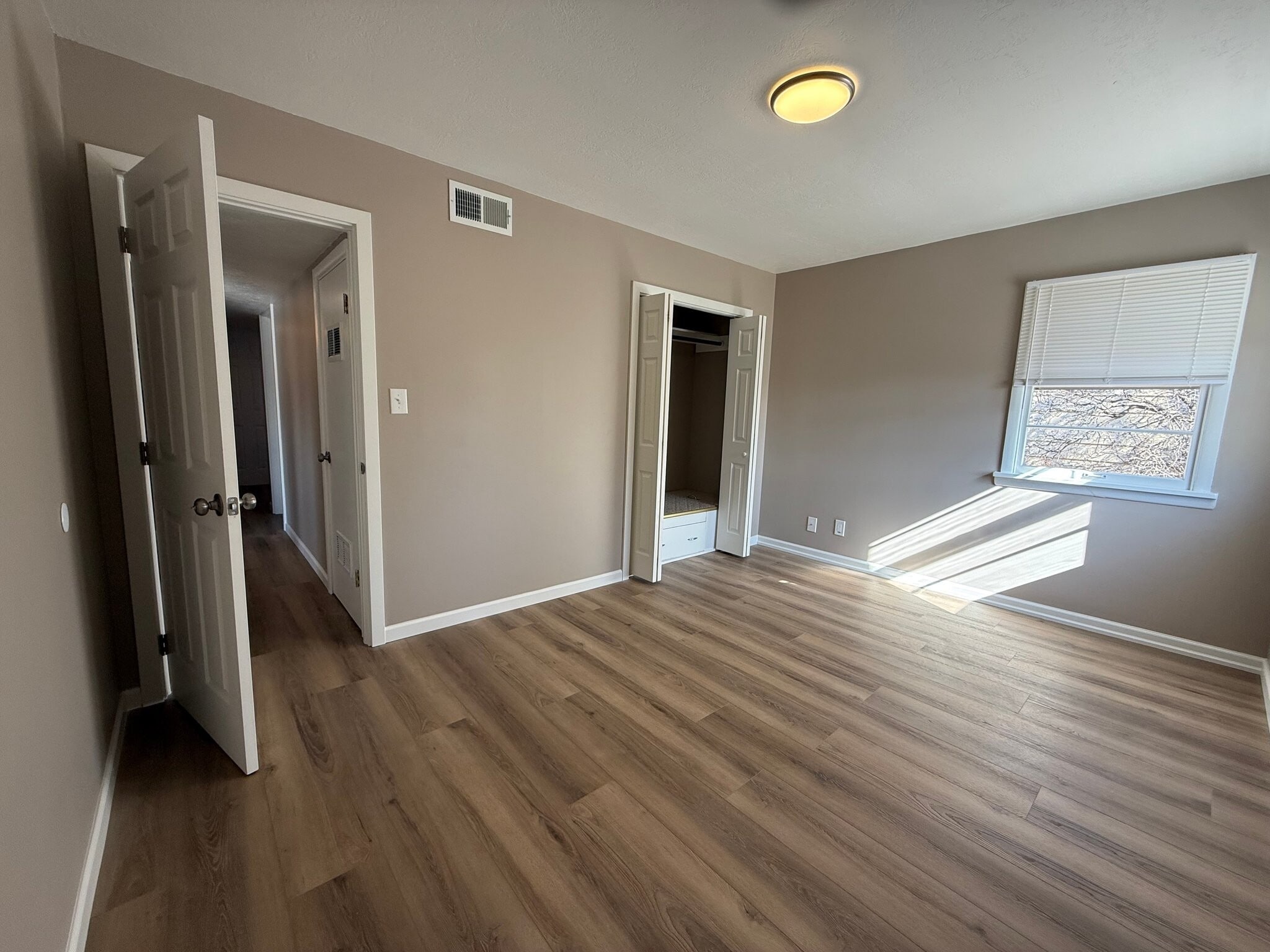 Building Photo - 1425 4th Ave NW