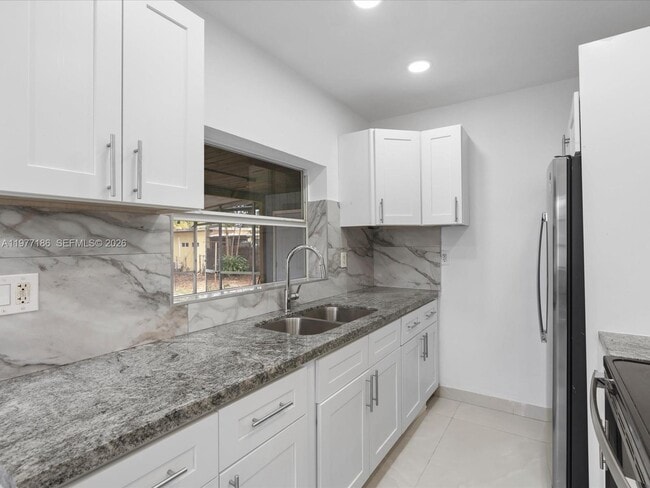 Building Photo - 4331 SW 31st Dr