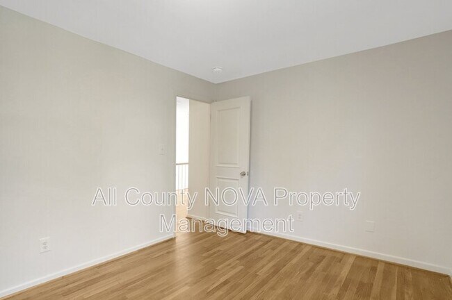 Building Photo - 3353 Ardley Ct