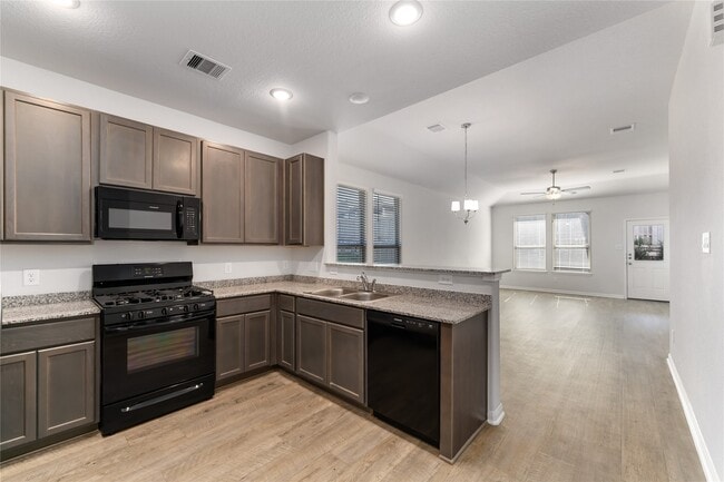 Building Photo - 25587 Blossom Ct