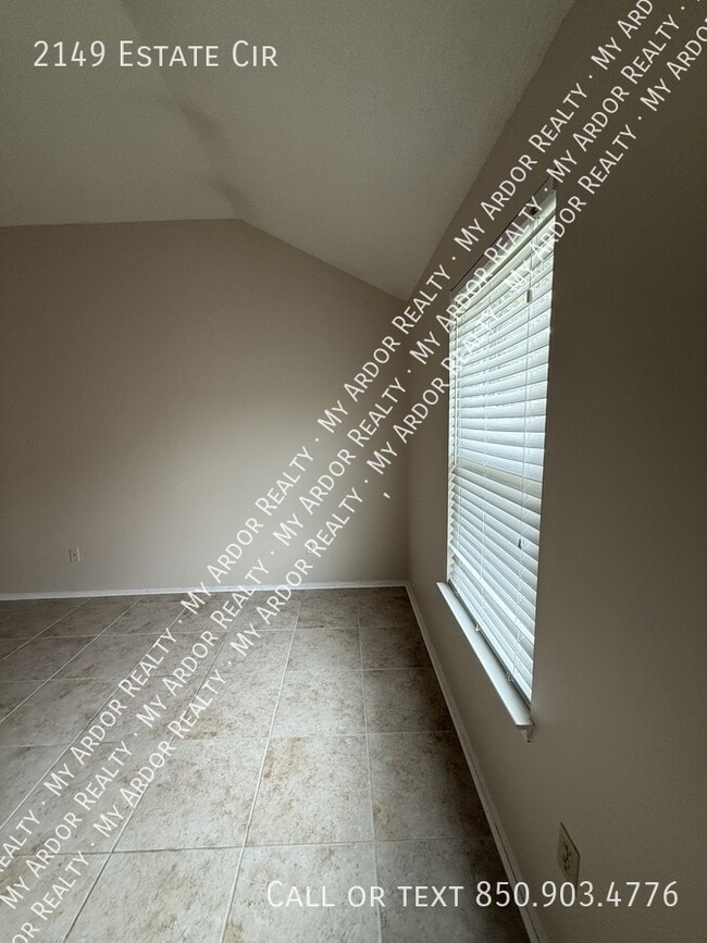 Building Photo - 2149 Estate Cir