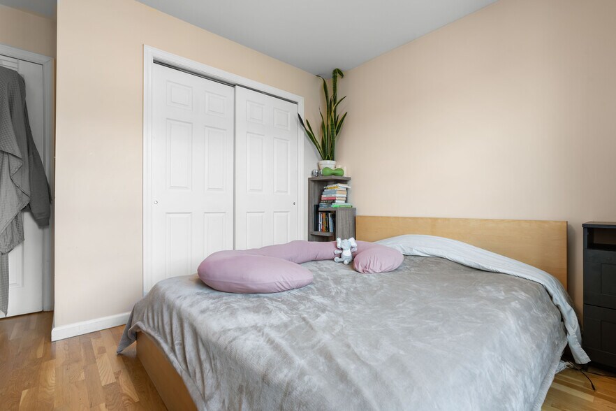 Building Photo - 318 77th St