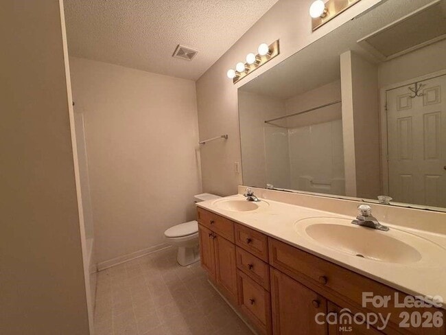 Building Photo - 6007 Cougar Ln