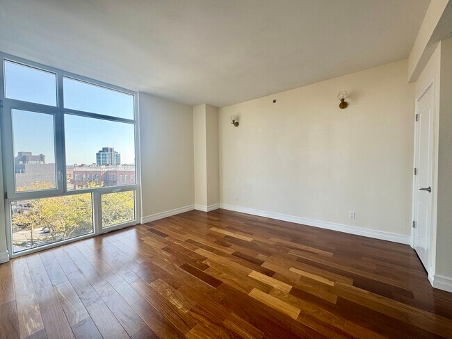 Building Photo - 61-18-18 Austin St