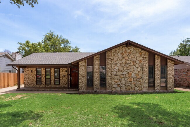 Building Photo - 1108 Janell Dr