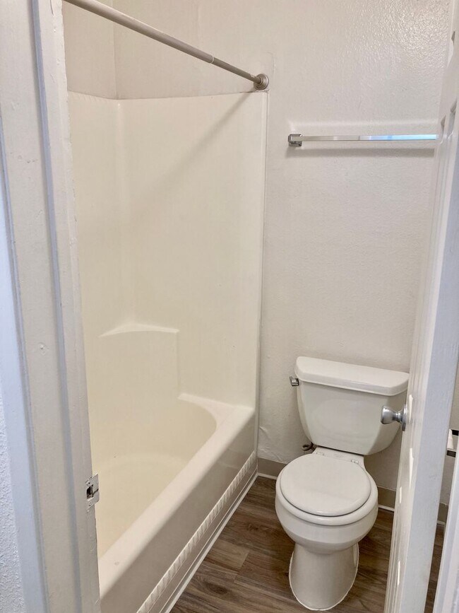 Building Photo - 1 Bed/1 Bath Pacific Beach