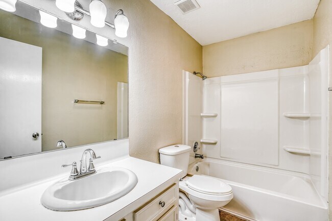 Building Photo - 17828 Cluster Ct